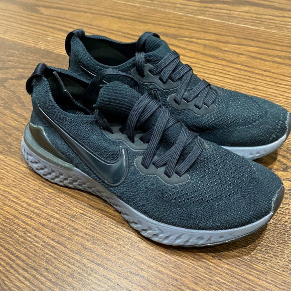 Women running shoes - Picture 1 of 4